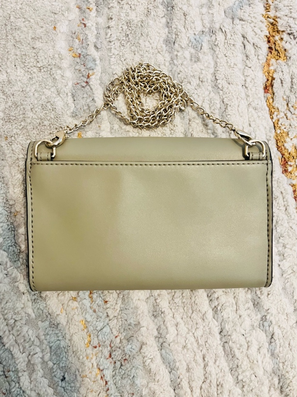 Michael Kors Green Leather Envelope Clutch with Gold Chain.       EUC - Picture 2 of 7